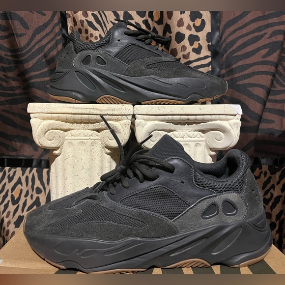 Adidas X Yeezy 700 Utility Black 10.5 - Picture 2 of 9